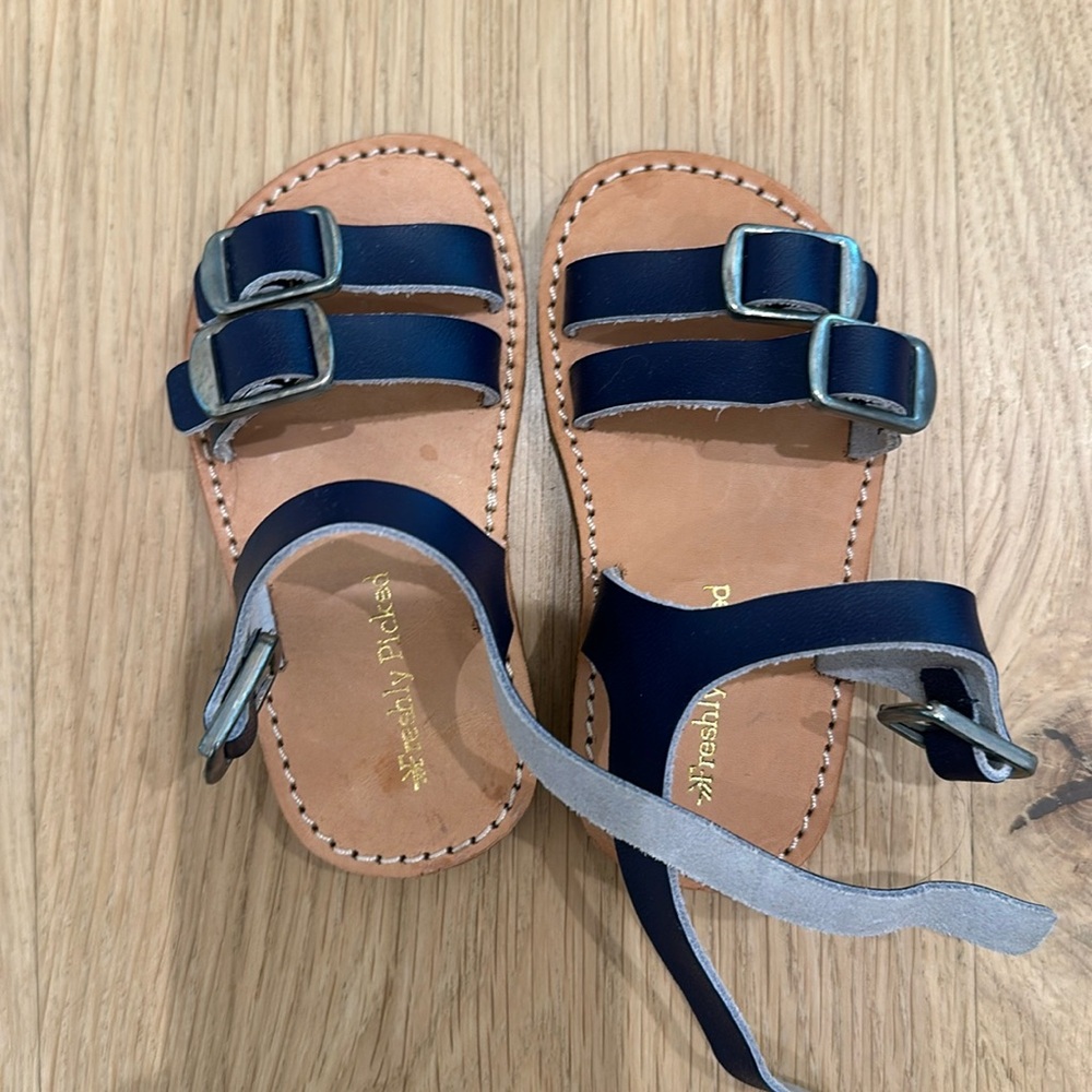 Freshly picked sandals size 4